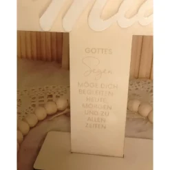 Holzkreuz mit Namen für Erstkommunion