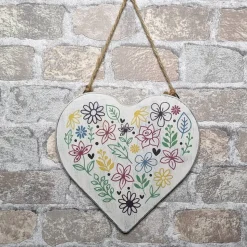 Holzschild "Frühlingsblumen" in Herzform