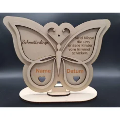 Holzschild mit persönlicher Gravur - Schmetterling - als Andenken an Dein Sternenkind, geliebte Person, Trauerlicht