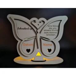 Holzschild mit persönlicher Gravur - Schmetterling - als Andenken an Dein Sternenkind, geliebte Person, Trauerlicht