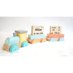 Holzzug mit Geburtsdaten und Name, personalisierte Holzeisenbahn, Geschenk zur Geburt, Eisenbahn bedruckt, Lokomotive