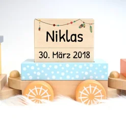 Holzzug mit Geburtsdaten und Name, personalisierte Holzeisenbahn, Geschenk zur Geburt, Eisenbahn bedruckt, Lokomotive