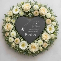 Individuell gravierte Schiefertafel in Herzform – wetterfester Gedenkstein & Grabstein handgemacht