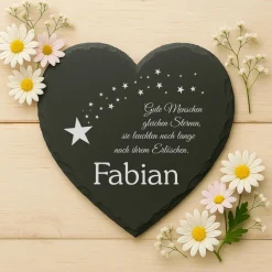 Individuell gravierte Schiefertafel in Herzform – wetterfester Gedenkstein & Grabstein handgemacht