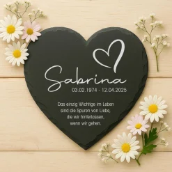 Individuell gravierte Schiefertafel in Herzform – wetterfester Gedenkstein & Grabstein handgemacht