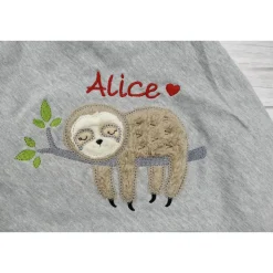 Individuelle Babydecke Faultier mit gestickem Wunschnamen - Kindergarten - Wunschdecke - Schmusedecke mit Namen