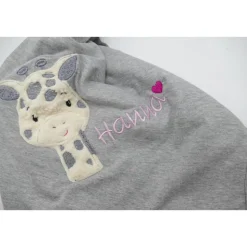 Individuelle Babydecke Giraffe mit gestickem Wunschnamen - Kindergarten - Wunschdecke - Schmusedecke mit Namen