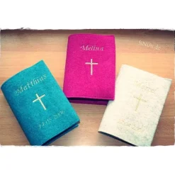 Individuelle Gotteslobhuelle  aus Wollfilz, personalisiert bestickt