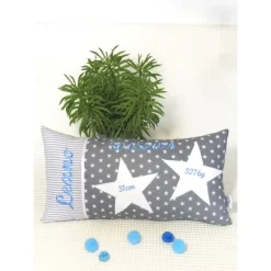 Individuelles Geburtskissen mit Namen, Geburtsdaten & Sternen – Geschenk zur Geburt & Taufe