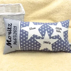 Individuelles Geburtskissen mit Namen, Geburtsdaten & Sternen – Geschenk zur Geburt & Taufe