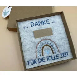 Jahresabschluss Geschenk Kita  Kindergarten  Schule  Kurs  Ferienlager Schriftfarbe Jeans