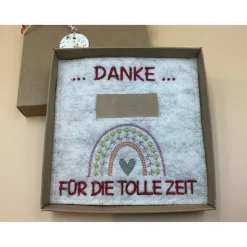 Jahresabschluss Geschenk Kita  Kindergarten  Schule  Kurs  Ferienlager Schriftfarbe Kirschrot