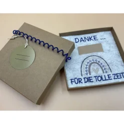 Jahresabschluss Geschenk Kita  Kindergarten  Schule  Kurs  Ferienlager Schriftfarbe Blau