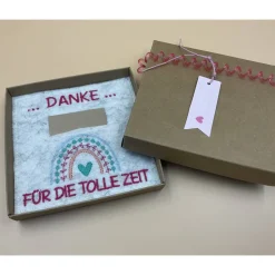 Jahresabschluss Geschenk Kita  Kindergarten  Schule  Kurs  Ferienlager Schriftfarbe Pink