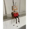 Kantensitzer mit Herz, Holzfigur Roboter, kleines Geschenk,
