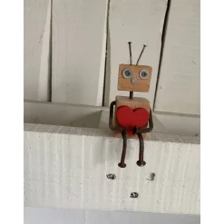 Kantensitzer mit Herz, Holzfigur Roboter, kleines Geschenk,