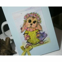 Karte Ostern retro Hase Mädchen im Blütenkranz süß als Druck handgemachte Klappkarte hellblau mit Schleifchen grün