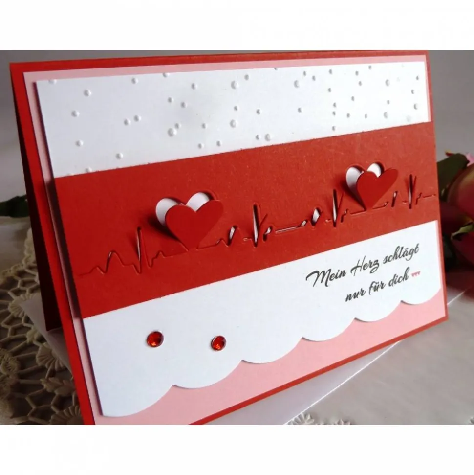 Karte zum Valentinstag mit Herzschlagkurve