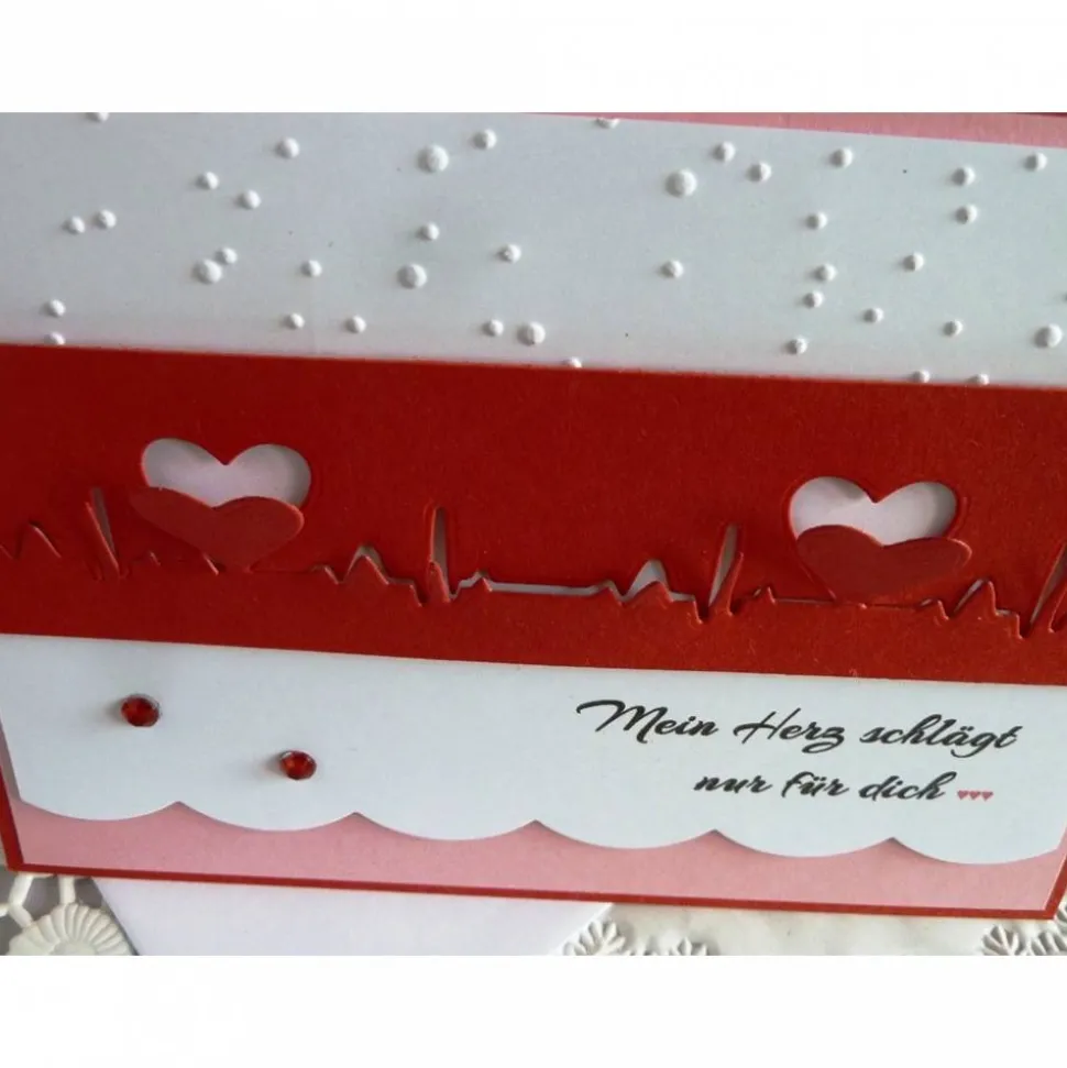 Karte zum Valentinstag mit Herzschlagkurve