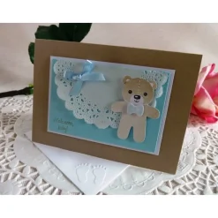 Karte zur Geburt/Taufe, Geburtskarte für einen Jungen in hellblau mit Spitzendeckchen und Teddy