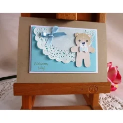 Karte zur Geburt/Taufe, Geburtskarte für einen Jungen in hellblau mit Spitzendeckchen und Teddy