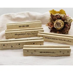 Kartenhalter Holz mit Liebessprüchen – Einzigartige Dekoration für Paare