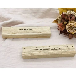Kartenhalter Holz mit Liebessprüchen – Einzigartige Dekoration für Paare