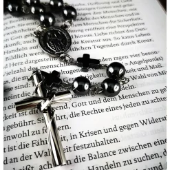 Katholischer Rosenkranz aus Hämatitperlen und Edelstahl – Modernes Design und Tradition vereint