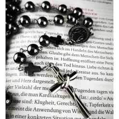 Katholischer Rosenkranz aus Hämatitperlen und Edelstahl – Modernes Design und Tradition vereint