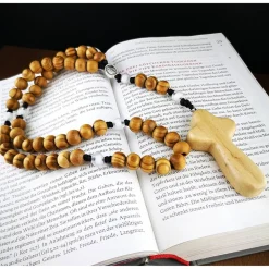 katholischer Rosenkranz, Holzperlen, Kreuzauswahl