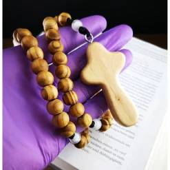 katholischer Rosenkranz, Holzperlen, Kreuzauswahl