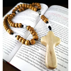 katholischer Rosenkranz, Holzperlen, Kreuzauswahl
