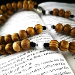 katholischer Rosenkranz, Holzperlen, Kreuzauswahl