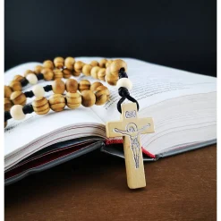 katholischer Rosenkranz, Holzperlen, Kreuzauswahl