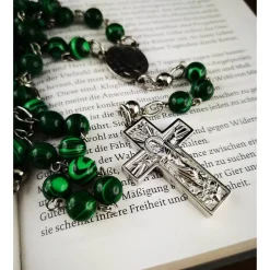katholischer Rosenkranz, Malachitperlen und Edelstahl