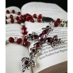 Katholischer Rosenkranz silber-rot – Glasperlen & verziertes Kreuz, 69 cm