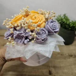 Kerzenblumenstrauß Lavendel & Orange | Rapswachs Rose Kerze | Lila Gelbe Deko Flowerbox | Veganes Geschenk