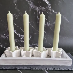 Kerzenteller Advent Kerzenständer in Sternform mit vier Stabkerzen mit Tannenzweigen