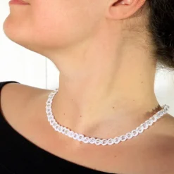Kette Simple Eleganz weiß Baumwolle weiß Swarovski- Kristalle Textilschmuck klassisch elegant Brautschmuck