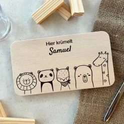 Kinder Frühstücksbrettchen aus Holz - Holzbrett mit Gravur "5 Tier Freunde" - personalisierte Geschenk zur Geburt