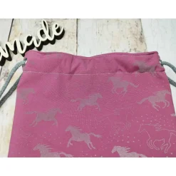 Kindergarten Turnbeutel Pferde Reflektor flieder– Softshell, 3 Größen, personalisierbar