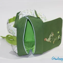 Kinder-Rucksack „Rudi“ Junge auf Blume – Praktischer Kita-Rucksack mit Elfen-Motiv