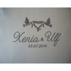 Kissen zur Hochzeit bestickt