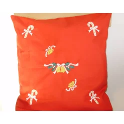 Kissenhülle in rot mit schöner Weihnachtsstickerei von Hobbyhaus