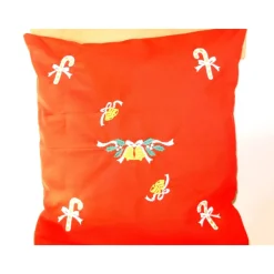 Kissenhülle in rot mit schöner Weihnachtsstickerei von Hobbyhaus