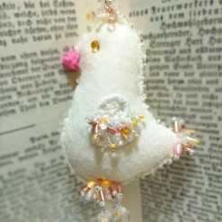 Küken Ornament Taube creme weiß beidseitig bestickt Unikat Osterdeko handmade shabby chic Wohneko