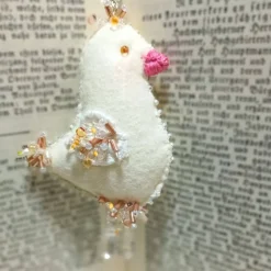 Küken Ornament Taube creme weiß beidseitig bestickt Unikat Osterdeko handmade shabby chic Wohneko