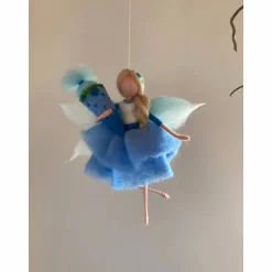 kleine blaue Schultütenfee, Filzfee, Waldorfinspirierte Filzelfe mit Schultüte, Filzfee aus Märchenwolle, Ooakdoll, Filz