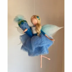 kleine blaue Schultütenfee, Filzfee, Waldorfinspirierte Filzelfe mit Schultüte, Filzfee aus Märchenwolle, Ooakdoll, Filz