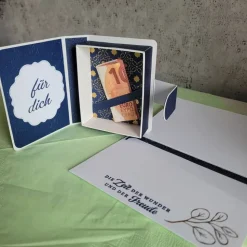 Kleine Buch-Box als Geldgeschenk, Gutscheingeschenk zu Weihnachten mit passender Glückwunschkarte,besondere Geschenkidee